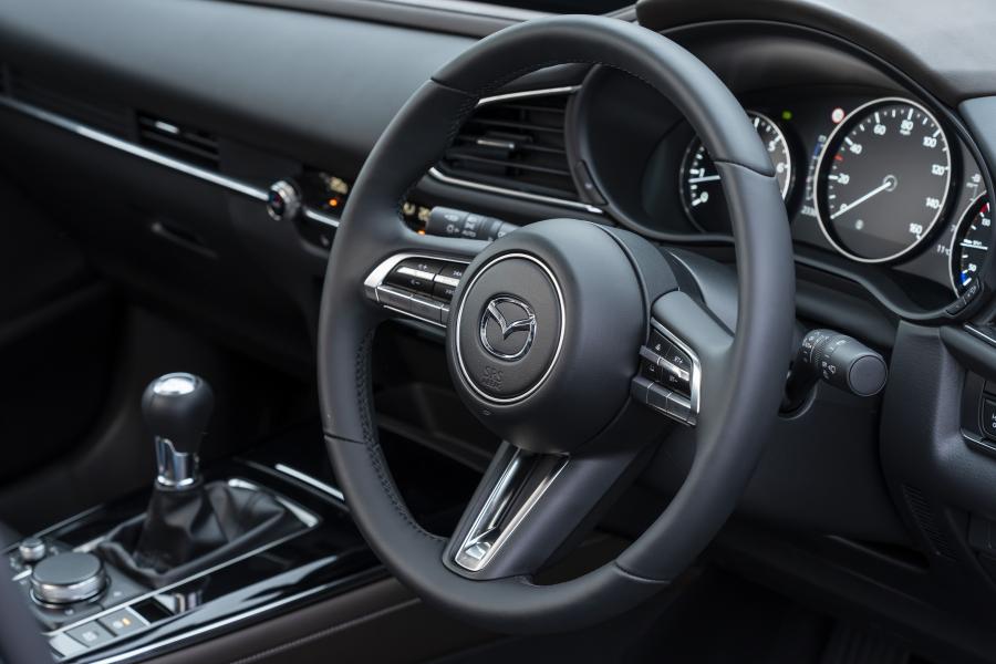 Панель приборов Mazda CX-30 Skyactiv-G 2019 года  (UK) (фото 32 из 93)